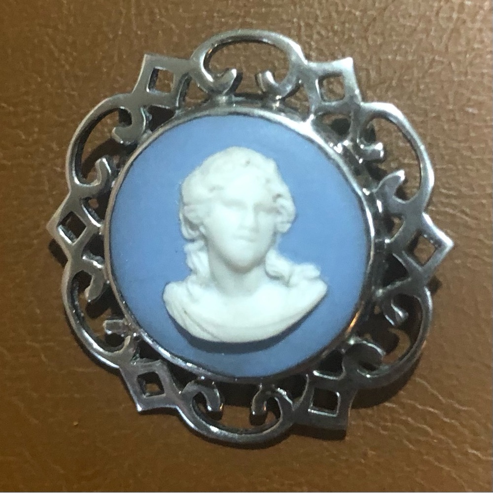 Vintage Wedgewood Silver and Blue Cameo Brooch/Pin
